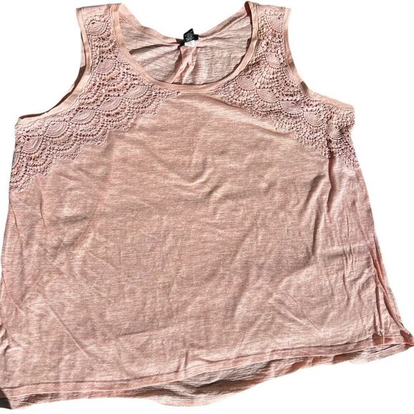 torrid Tops - Torrid 4 (26) 4X women’s tank top with lace, peach